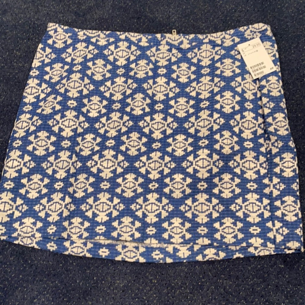 H&M size 12 blue and white patterned skirt